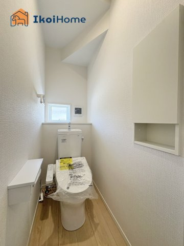 明石市二見町西二見　全3棟　4号棟　新築戸建のトイレ|【ホームページに現地動画掲載中】●年中無休：当日予約可●1階・2階ウォッシュレット付のお手洗いです