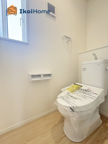 明石市二見町西二見　全3棟　4号棟　新築戸建のトイレ|【ホームページに現地動画掲載中】●年中無休：当日予約可●ウォシュレット、暖房便座標準装備。