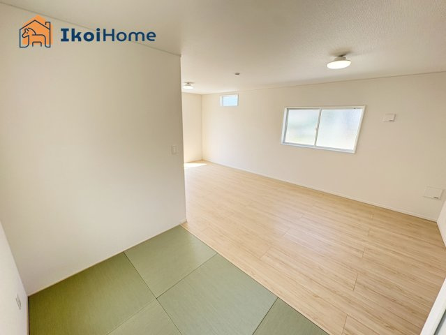 明石市二見町西二見　全3棟　4号棟　新築戸建の内装|【ホームページに現地動画掲載中】●年中無休：当日予約可●LDK横の和室は、お子様のキッズスペースに◎