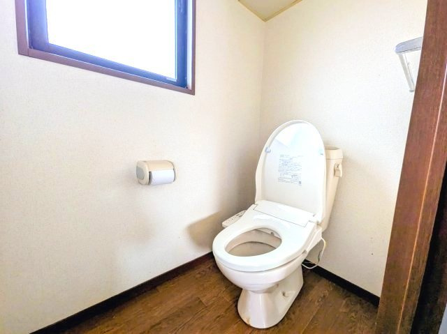 中古戸建　安中市原市のトイレ|ゆったりとした空間のトイレです