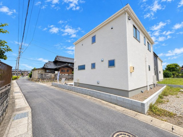 リーブルガーデン　岐阜市東鶉　全6区画分譲の前面道路含む現地写真|「現地（2026年8月25日）撮影」　
■前面道路　
■ヤマダ不動産　株式会社リライフ