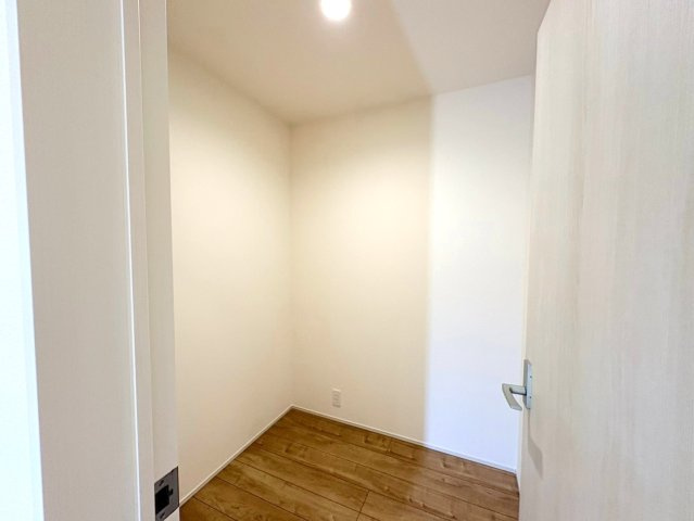 リーブルガーデン　岐阜市東鶉　全6区画分譲の収納|独立した収納部屋です。扉付きなので、隠す収納に最適です！