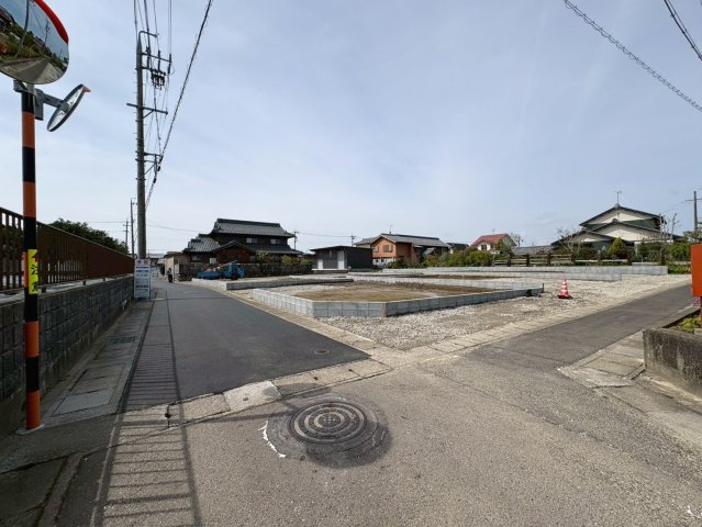 リーブルガーデン　岐阜市東鶉　全6区画分譲の前面道路含む現地写真|「現地（2026年4月6日）撮影」　
■前面道路　
■ヤマダ不動産　株式会社リライフ