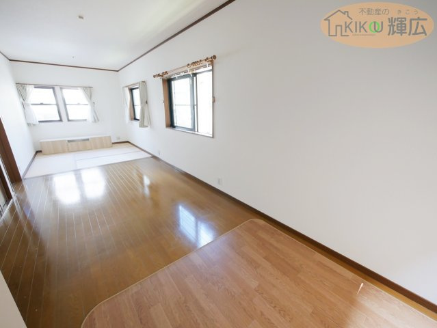 加古川市尾上町口里　中古戸建の居間・リビング