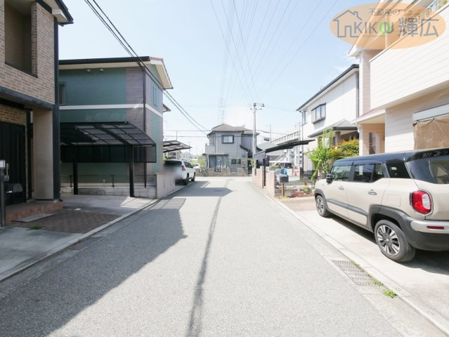 加古川市尾上町口里　中古戸建の前面道路含む現地写真