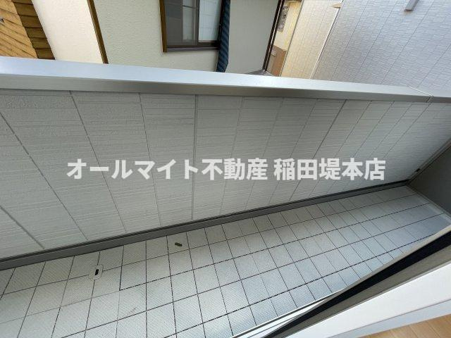 川崎市多摩区中野島５丁目のアパートのバルコニー