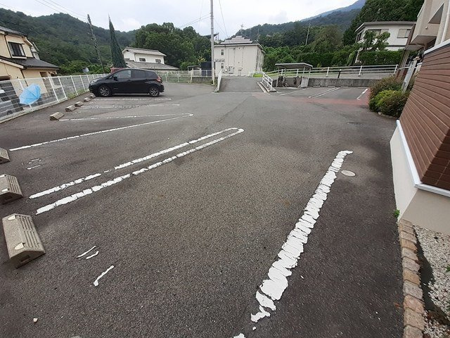 α　ＩＣＨＩＳＡＫＯ　Ａの駐車場