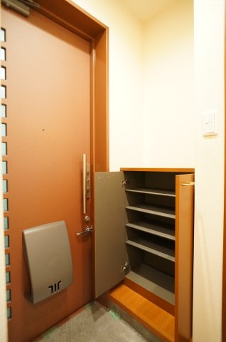東砂エルフィンの玄関|※別部屋の参考写真になります。