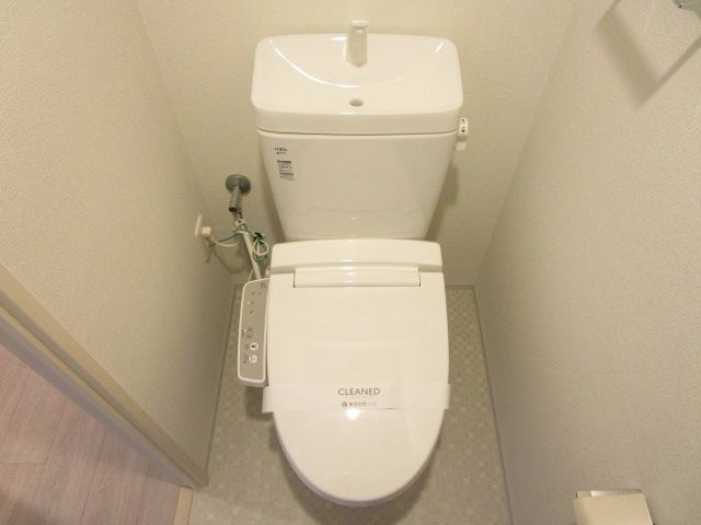 コンフォリア江坂広芝町のトイレ