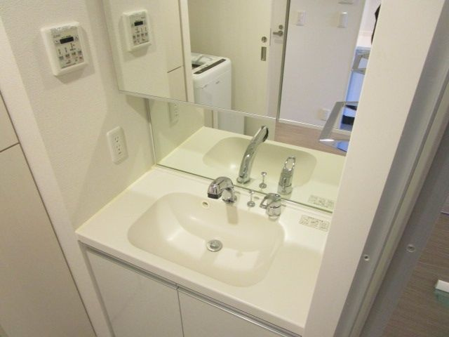 コンフォリア江坂広芝町の洗面所