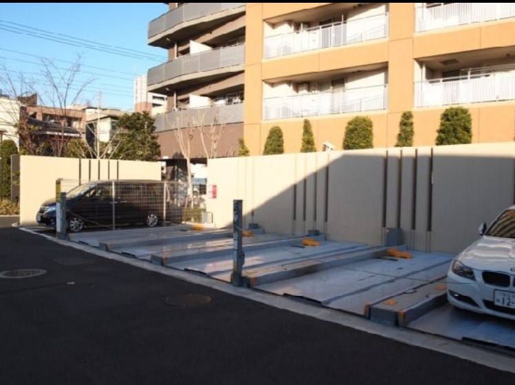 プラウドタワー亀戸の駐車場