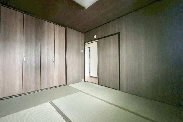 向島ニュータウン第3街区B棟の和室|落ち着いた雰囲気の和室。客間や趣味部屋など多目的に使える便利な空間です。
※CGで家具を消しています。実際には備品がございます。