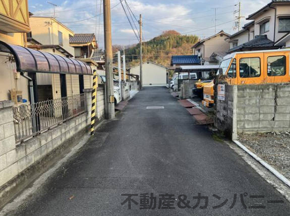堀江町のおトチ　松山市堀江町売土地の前面道路含む現地写真
