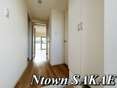 【玄関】 | コンフォート城西 | 収納もある玄関です