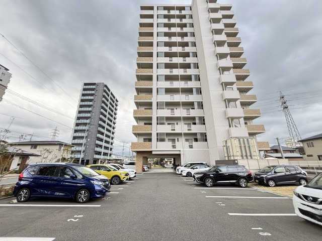 【駐車場】 | アルバガーデンセントラルコート伊都の杜 | 敷地内駐車場空き有（月額8000円）
