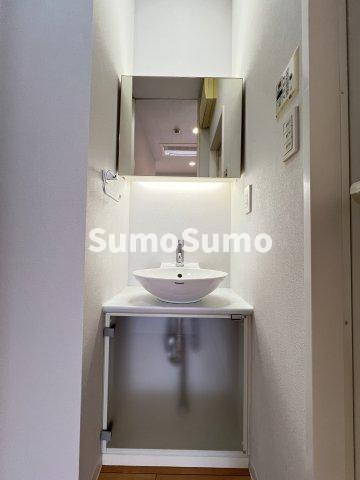 ＦＬＥＧ広尾ＦＵＳＥの独立洗面台|コンパクトなキッチンで掃除もラクラク
