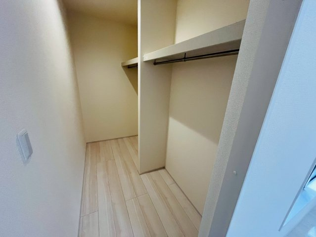【Livele Garden】　久喜市南栗橋　第２　全2邸の収納|〇１号棟　ウォークインクローゼット〇
パイプや枕棚で空間を立体的に使います。衣類の種類や使用頻度に合わせて、整頓できます（＾＾）
2026年4月撮影