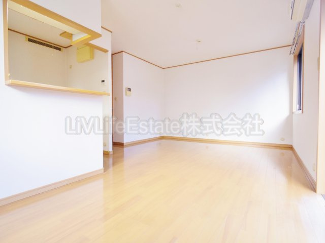 小金井市梶野町２丁目のテラスの居間・リビング