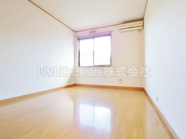 小金井市梶野町２丁目のテラスの洋室