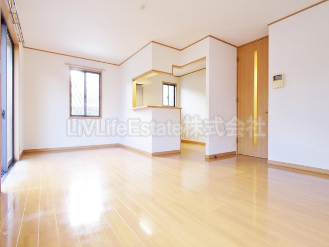 小金井市梶野町２丁目のテラスの居間・リビング