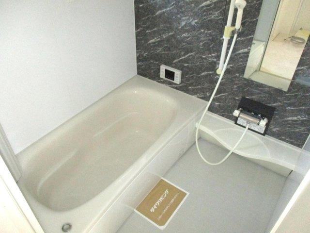 D-room神山（ﾃﾞｨｰﾙｰﾑｺｳﾔﾏ）　Bの浴室