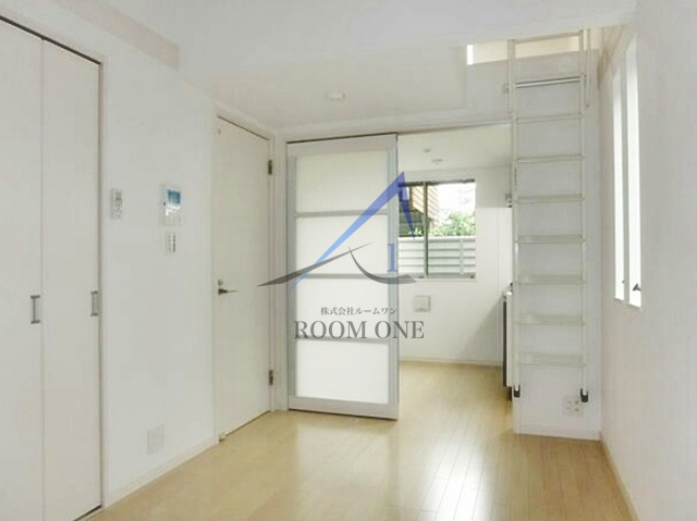 Ｒｅｖｅ渋谷本町の居間・リビング|洋室のお部屋です。