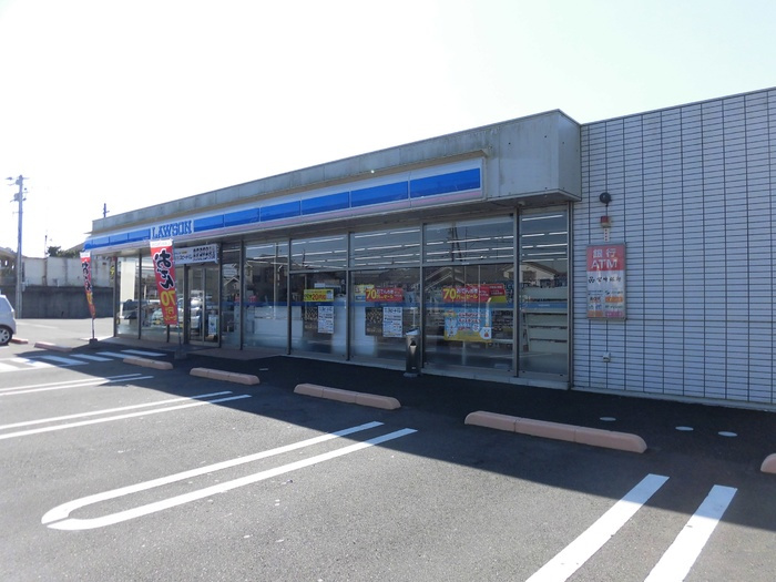 ルミエール A棟|ローソン都城川東3丁目店
