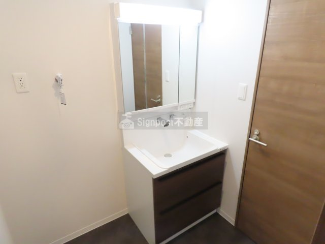 Signpost　クロスの洗面所