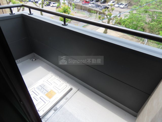 Signpost　クロスのバルコニー