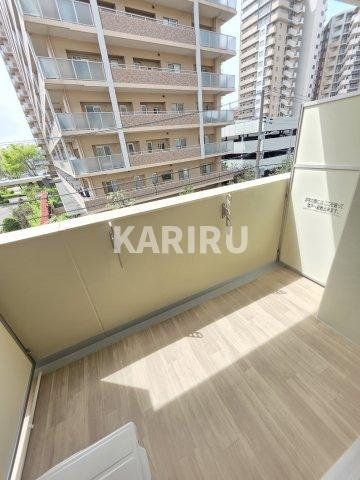 プレサンス京橋ＧＲＥＥＮ　ＹＡＲＤアルミラのバルコニー