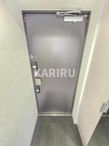 プレサンス京橋ＧＲＥＥＮ　ＹＡＲＤアルミラの玄関