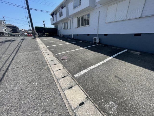 タウンハウスＭＫの駐車場