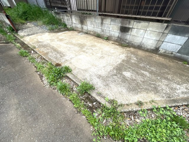 極楽寺Ⅱ貸家の駐車場