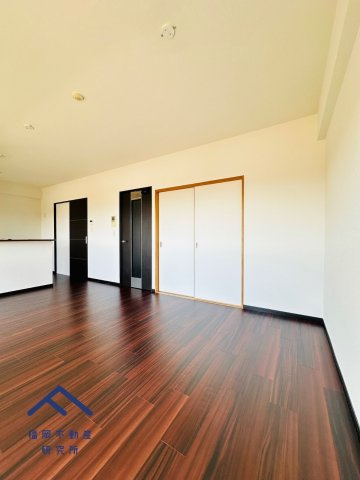 Ｊ’ｓＭＡＮＳＩＯＮ新宮ステーションの居間・リビング