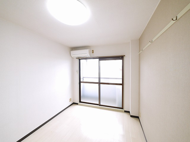 ルミエールタナカの洋室|コンパクトで使いやすい洋室です
