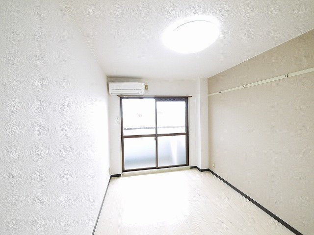 ルミエールタナカの洋室|きれいな洋室です