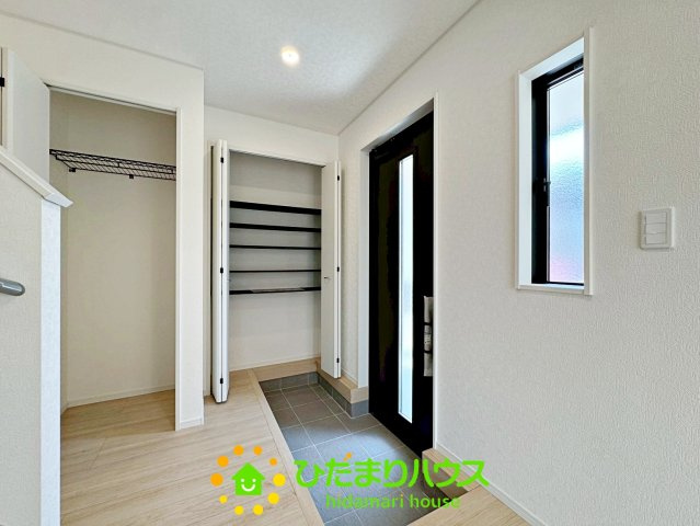 宮代町百間第8Ⅱ期　新築一戸建て　14　クレイドルガーデンの玄関