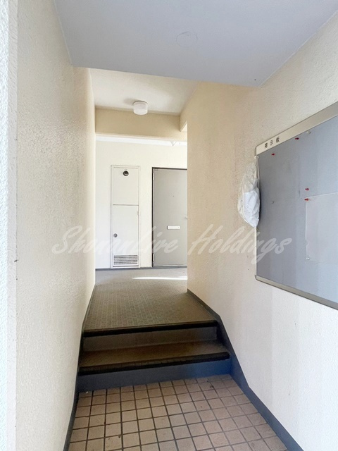 横浜市戸塚区戸塚町の賃貸マンションのエントランス