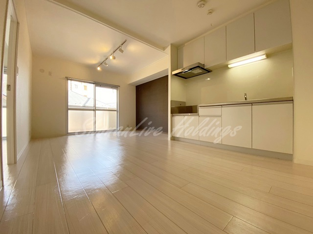 横浜市戸塚区戸塚町の賃貸マンションの居間・リビング