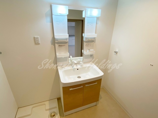 横浜市戸塚区戸塚町の賃貸マンションの洗面所