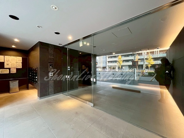 横浜市西区浜松町の賃貸マンションのエントランス|おしゃれなエントランス♪