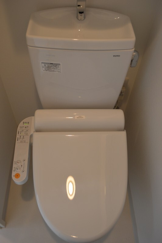 横浜市西区浜松町の賃貸マンションのトイレ|温水洗浄便座付き♪