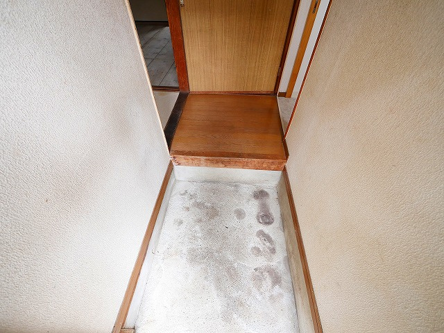 光荘2号棟の玄関