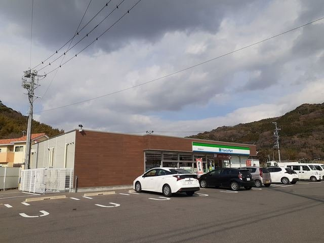 リヴェール・ＫⅠ　　刈谷市近郊の賃貸はクラスホーム刈谷店の周辺|ファミリーマート 西尾西幡豆町まで300m