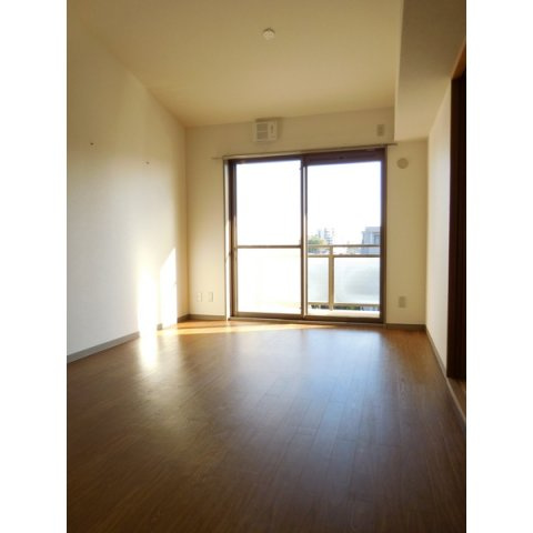 さいたま市浦和区大東１丁目の賃貸マンションの居間・リビング