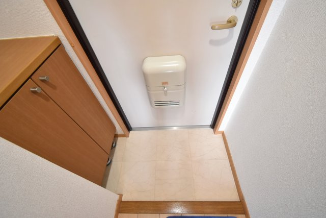 カルム六番町の玄関