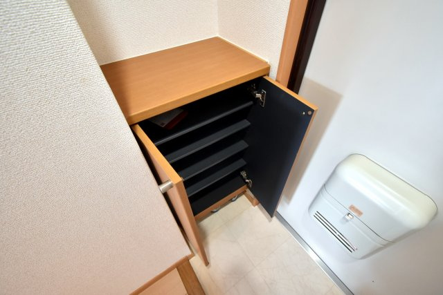 カルム六番町の玄関