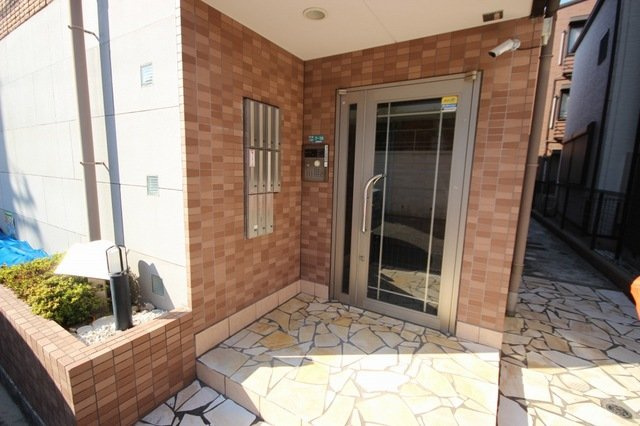 カルム六番町のエントランス