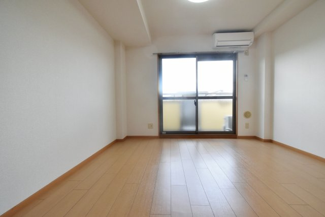 カルム六番町の居間・リビング