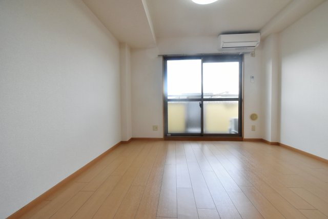 カルム六番町の居間・リビング